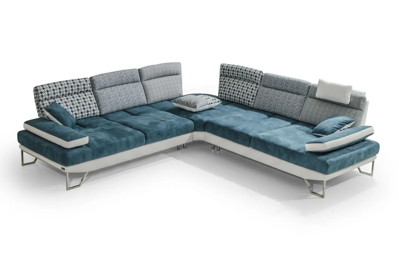 Divano angolare Fly Max Sofà con base chiara e sedute blu, vista di tre quarti