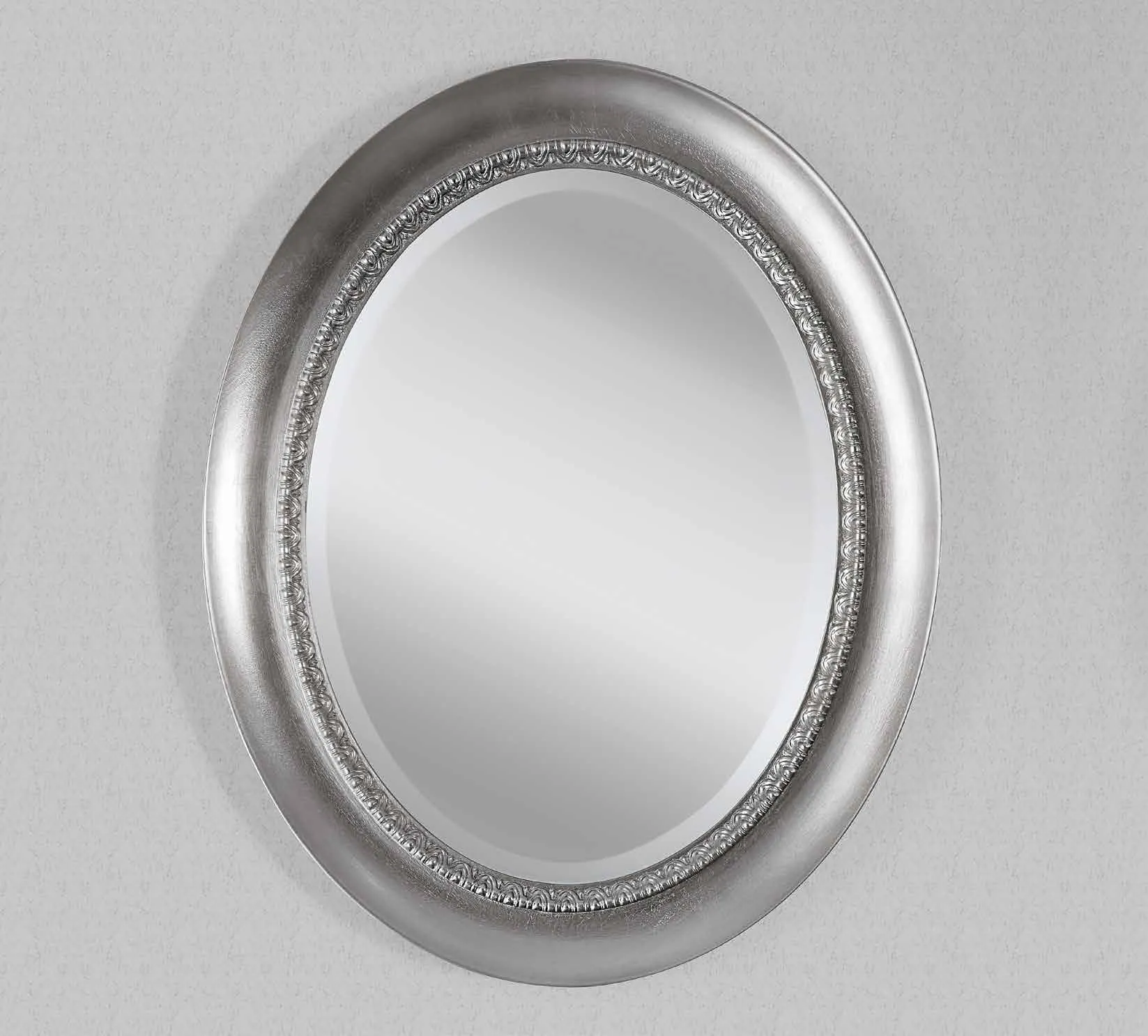 Specchiera SP 7320 Imba ovale argentata con fascia a perline su fondo grigio