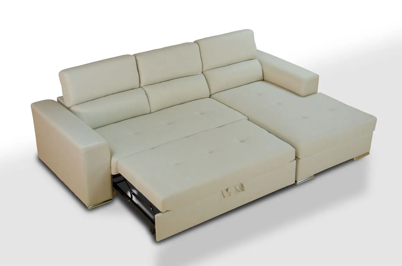 Divano Grace Max Sofà chiaro con il piano letto aperto accanto alla chaise longue