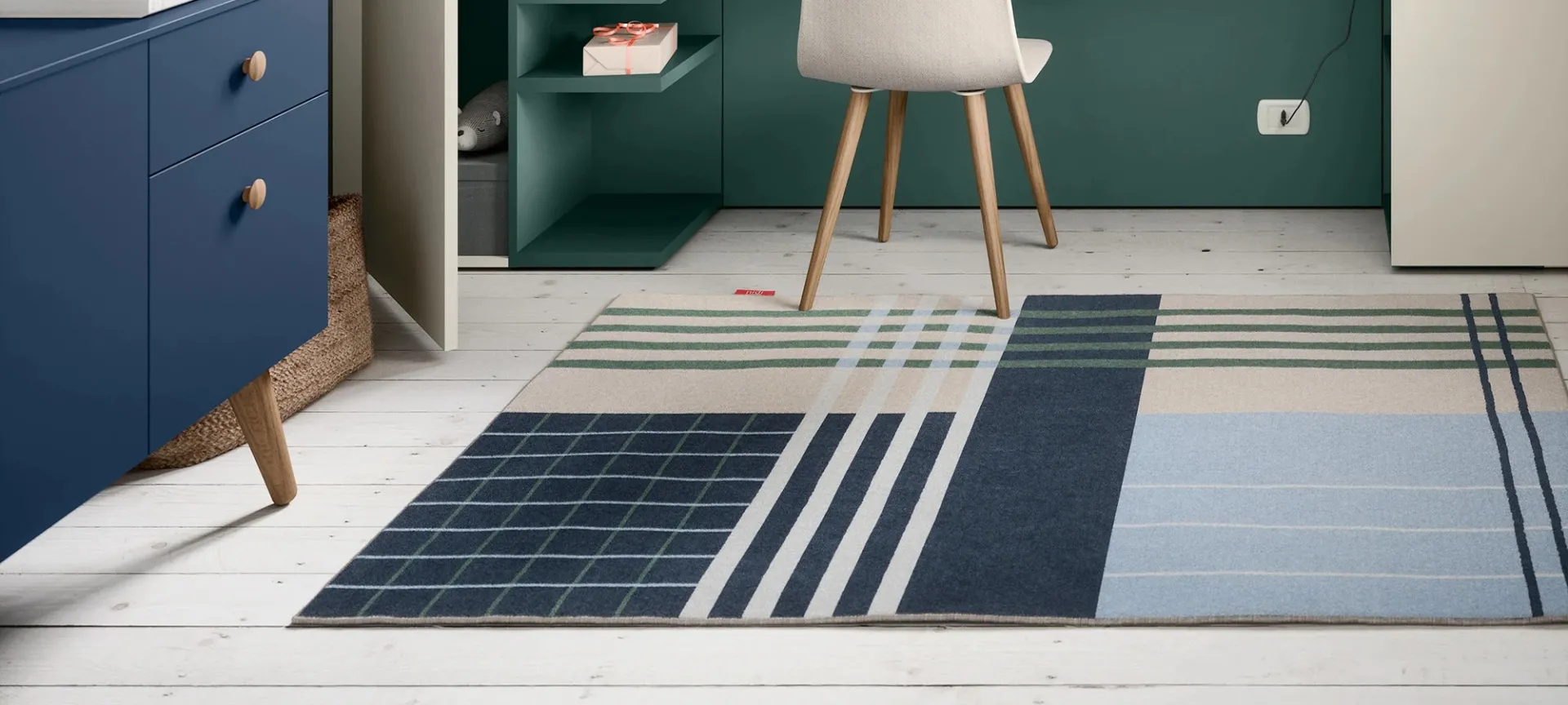 Tappeto Tartan Nidi davanti alla scrivania