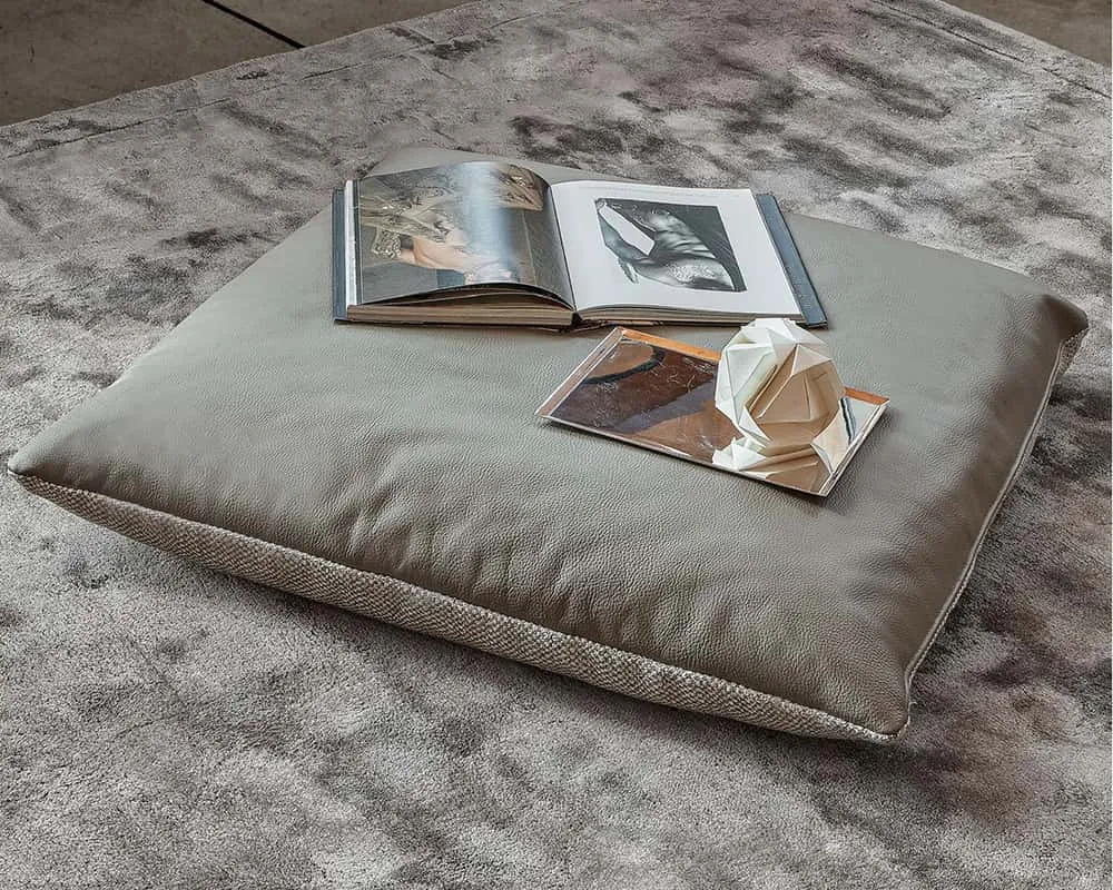 Pouf da terra Jersey Rosini con libri e vassoio