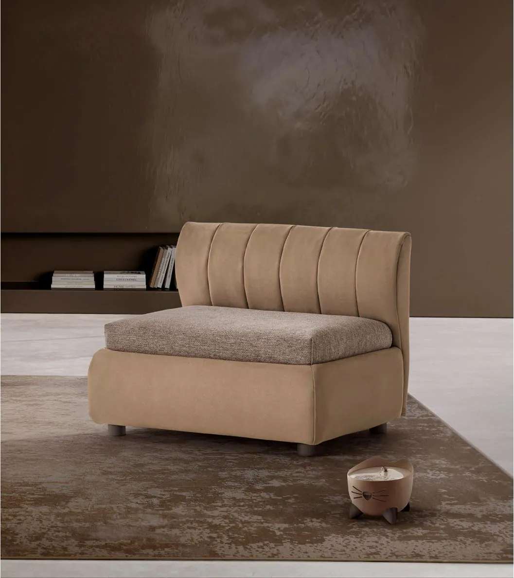 Cuccia Bauhause Rosini imbottita in tessuto chiaro