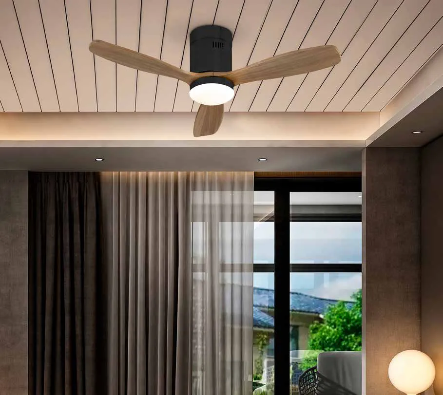 Ventilatore Siroco Schuller nero con pale noce in un soggiorno