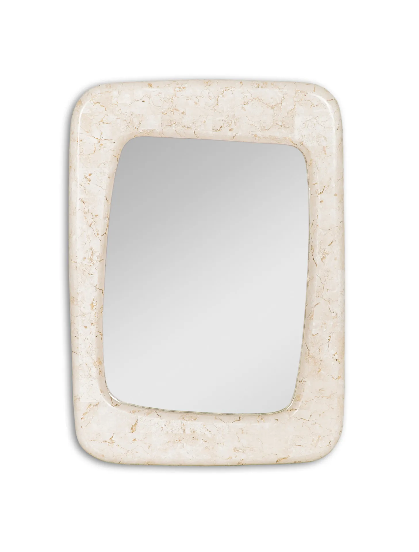 Specchio Smooth Stones con cornice in pietra fossile beige su fondo bianco