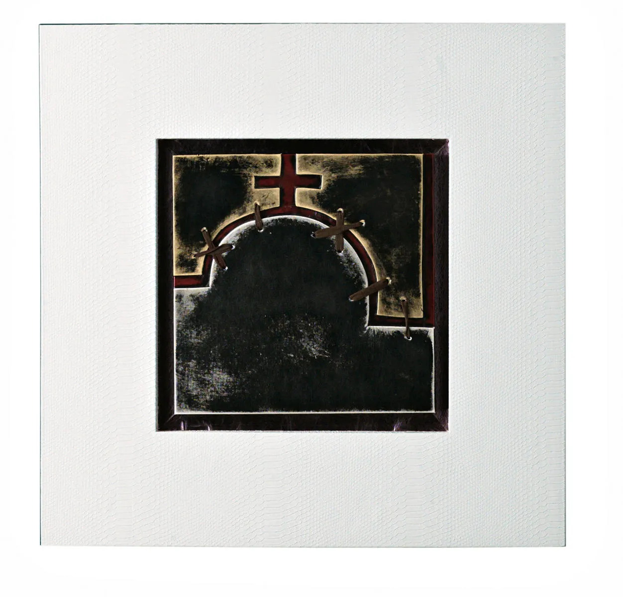 Quadro a olio QU/039/B Stones con motivo scuro e croce rossa su fondo bianco