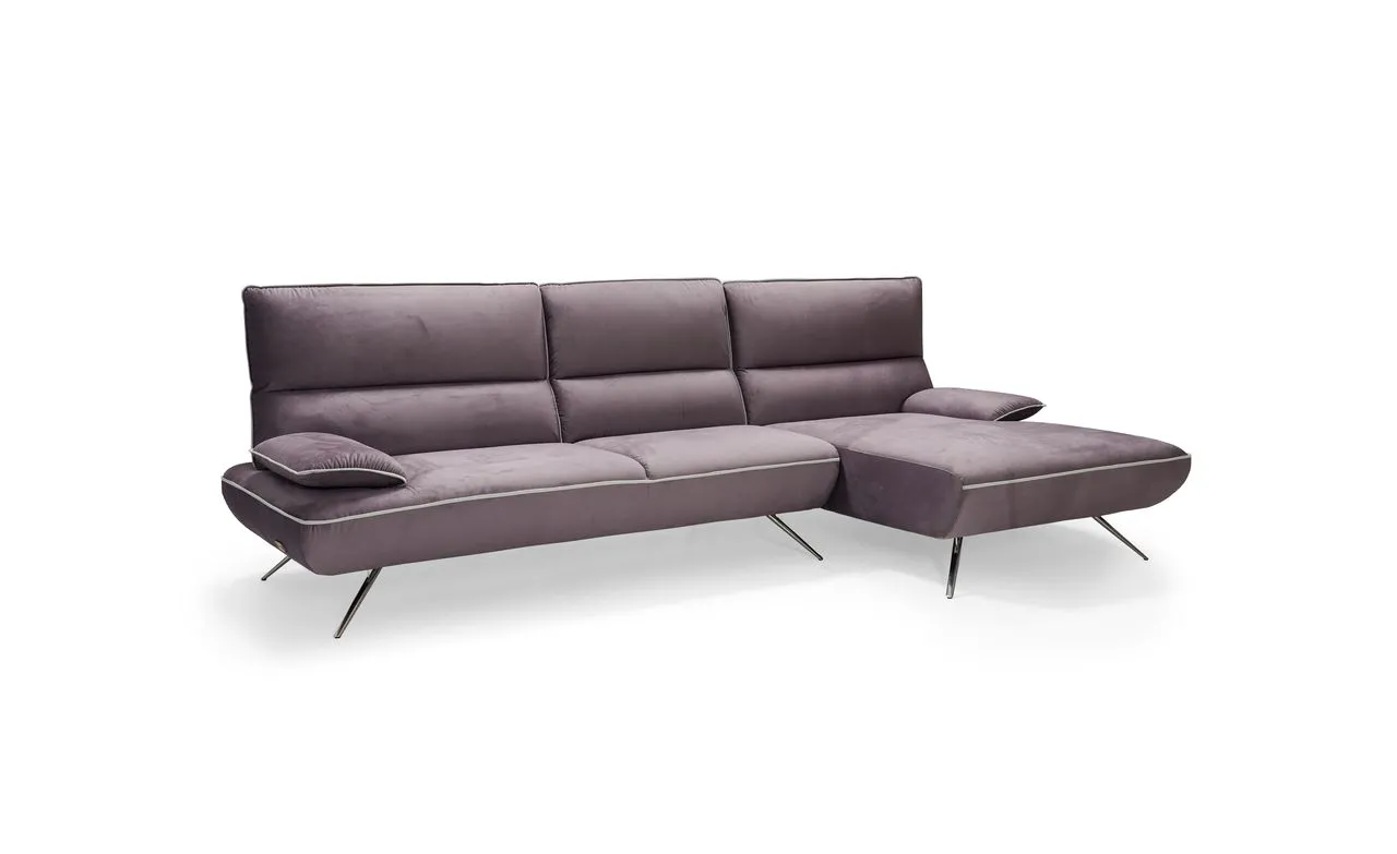 Divano Mikol Max Sofà color malva con chaise longue su fondo bianco