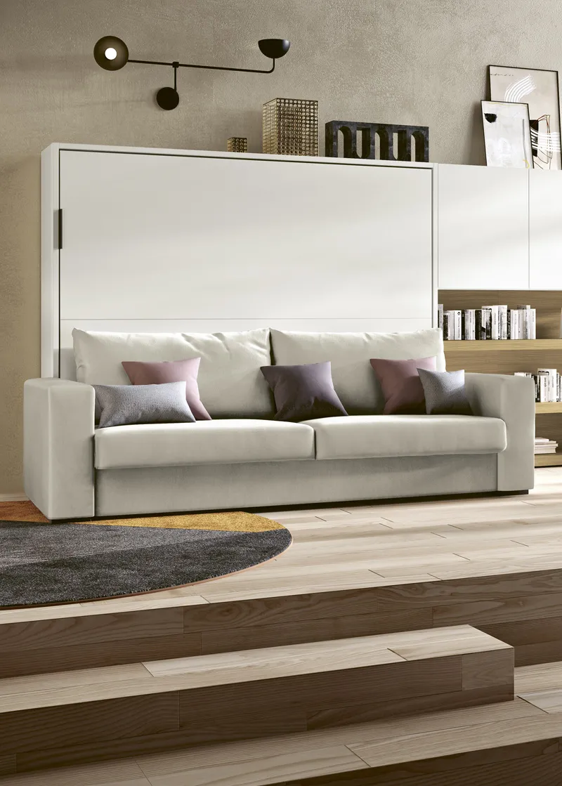 Divano Soft 2B Italia chiaro davanti al letto orizzontale chiuso
