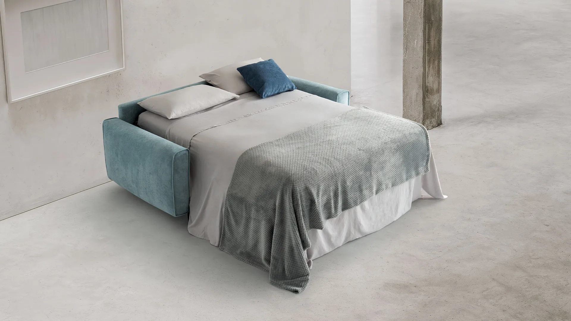 Divano letto Ginevra Aerre Divani azzurro aperto con plaid grigio in un ambiente chiaro