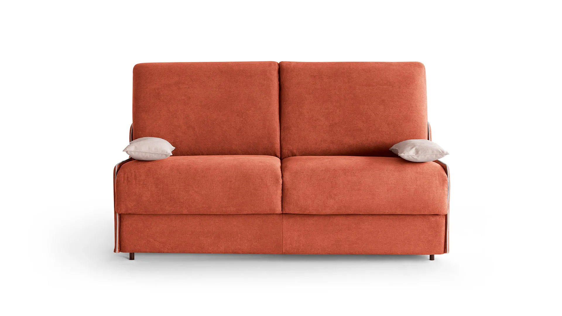 Divano letto Slim Aerre Divani arancio con braccioli sottili, su fondo bianco