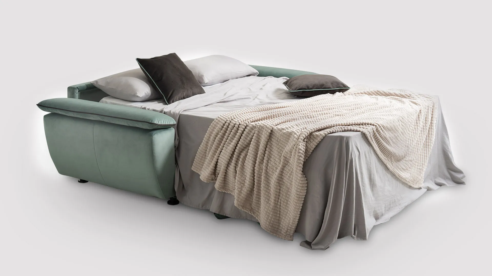 Divano letto Caravaggio Aerre Divani aperto con lenzuola e plaid chiari