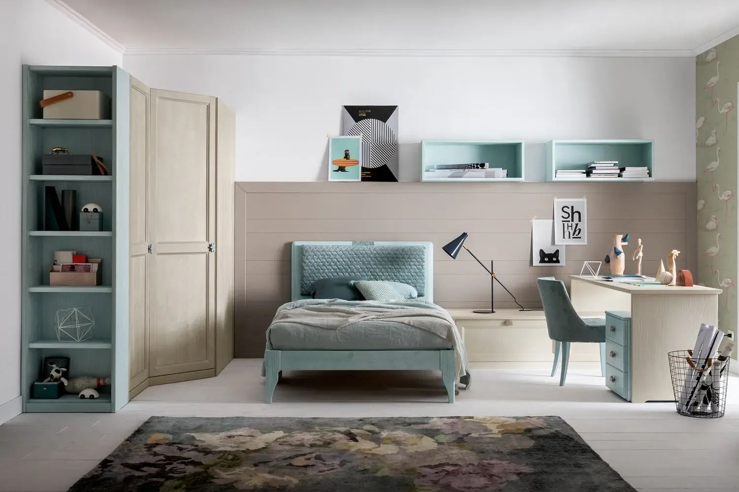 Cameretta Everyday Stella Callesella con cabina armadio ad angolo, letto e scrittoio