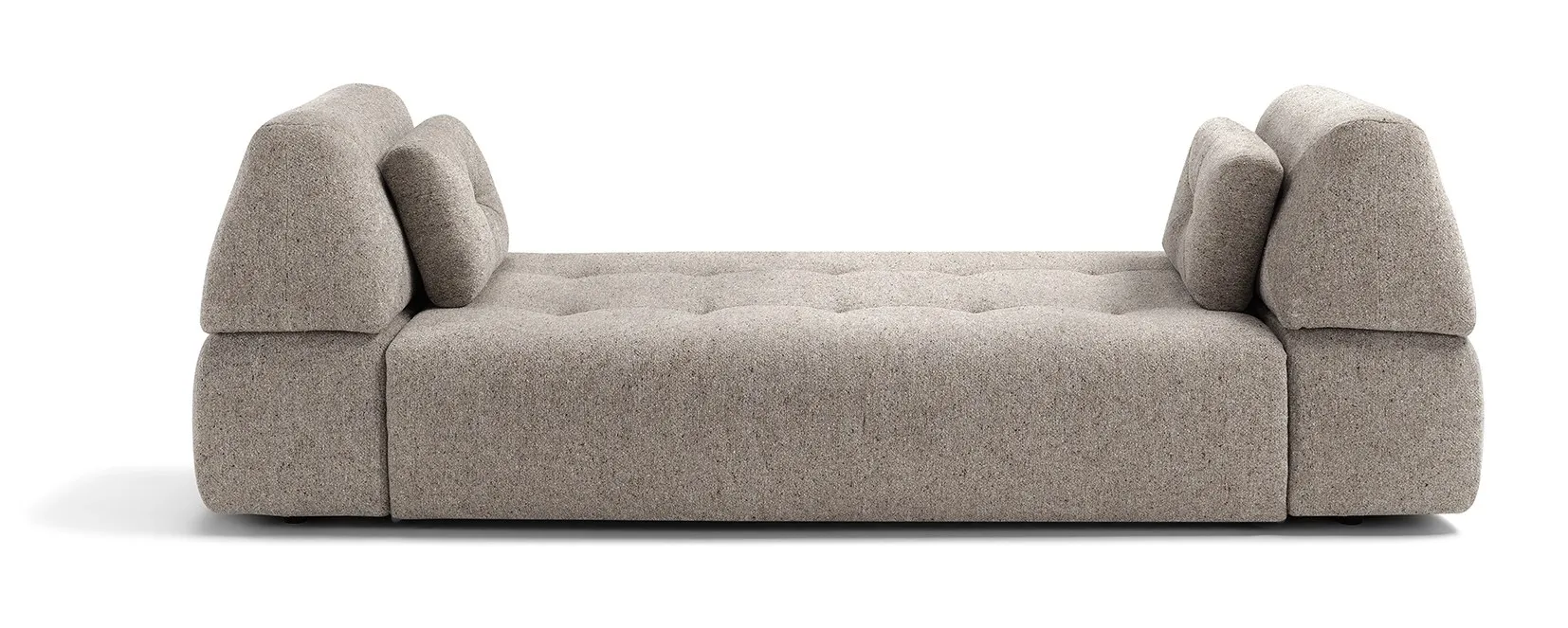 Divano letto Sharp Dienne usato come dormeuse, con gli schienali spostati alle estremità