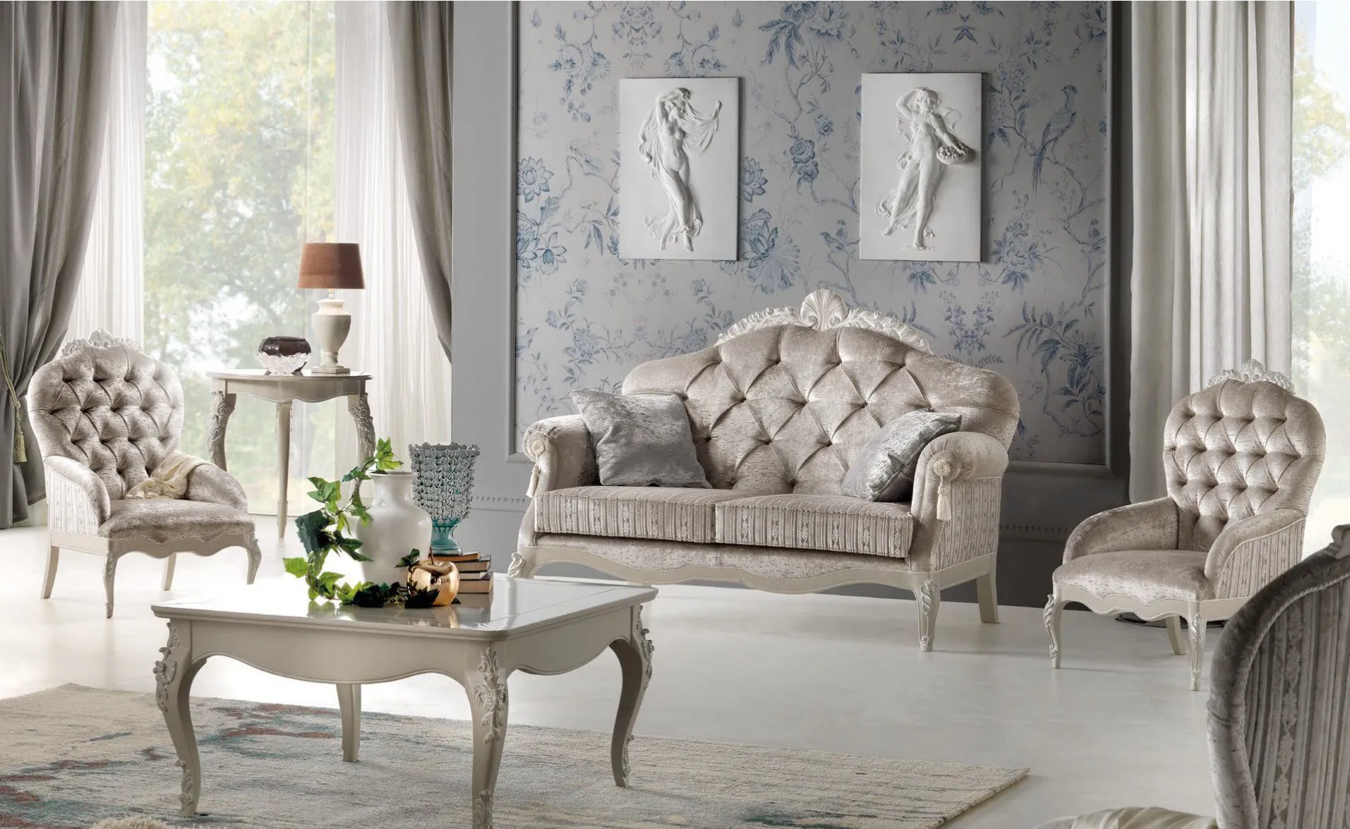 Divano capitonné Trend Style Imba argento con due poltrone e tavolino laccato