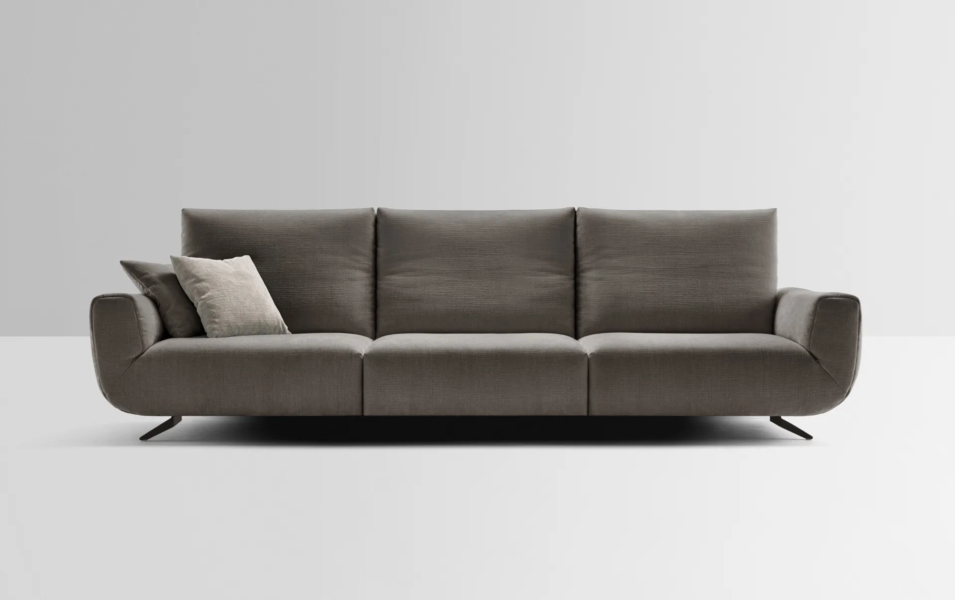 Divano lineare Metropolitan Rosini tortora con cuscini decorativi