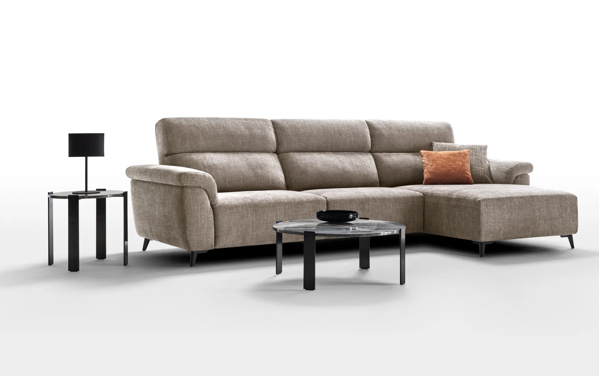 Divano Cordoba Rosini tortora con chaise longue e tavolino