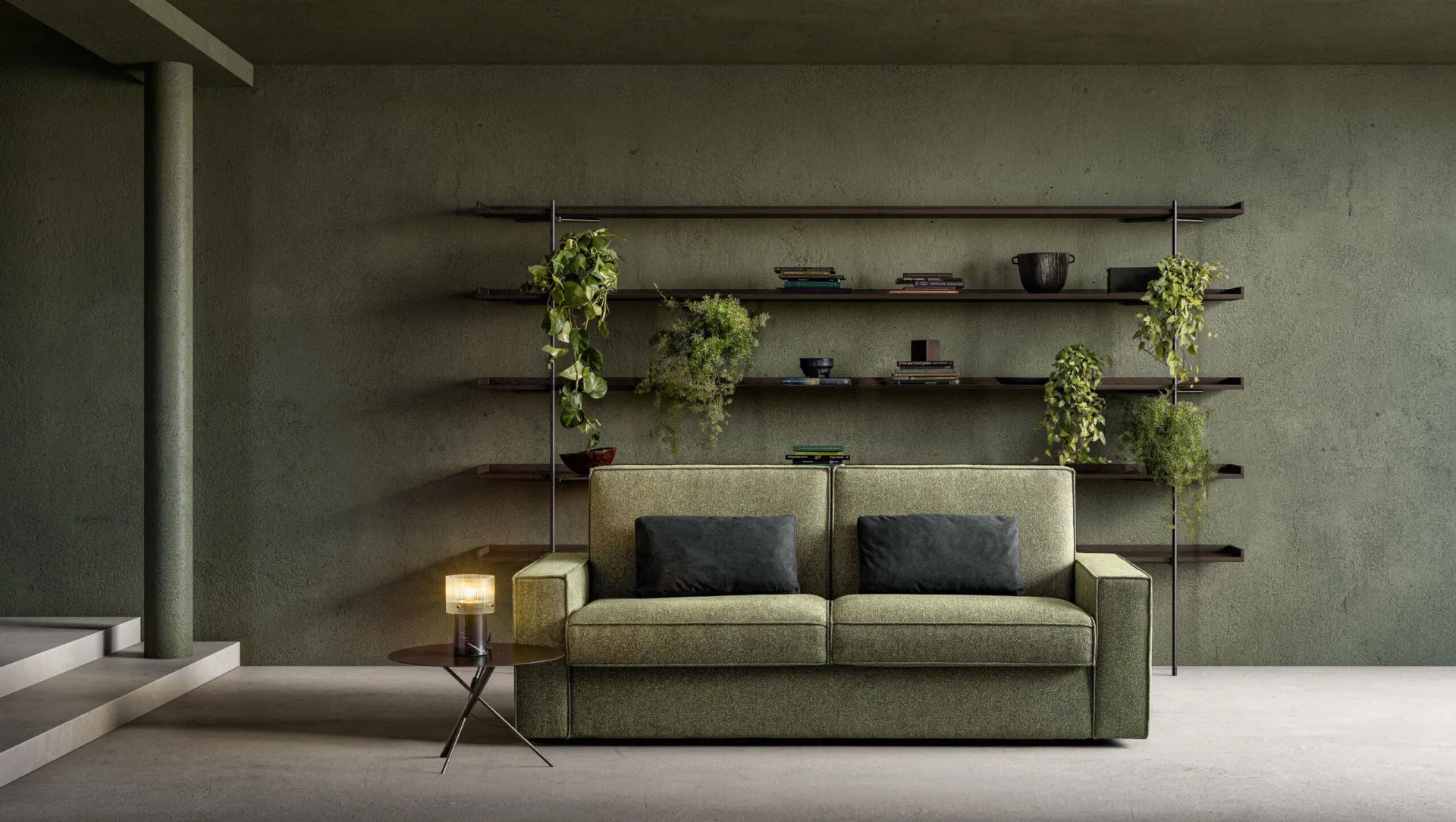 Divano letto Beauty Samoa verde oliva a due posti sotto mensole con piante