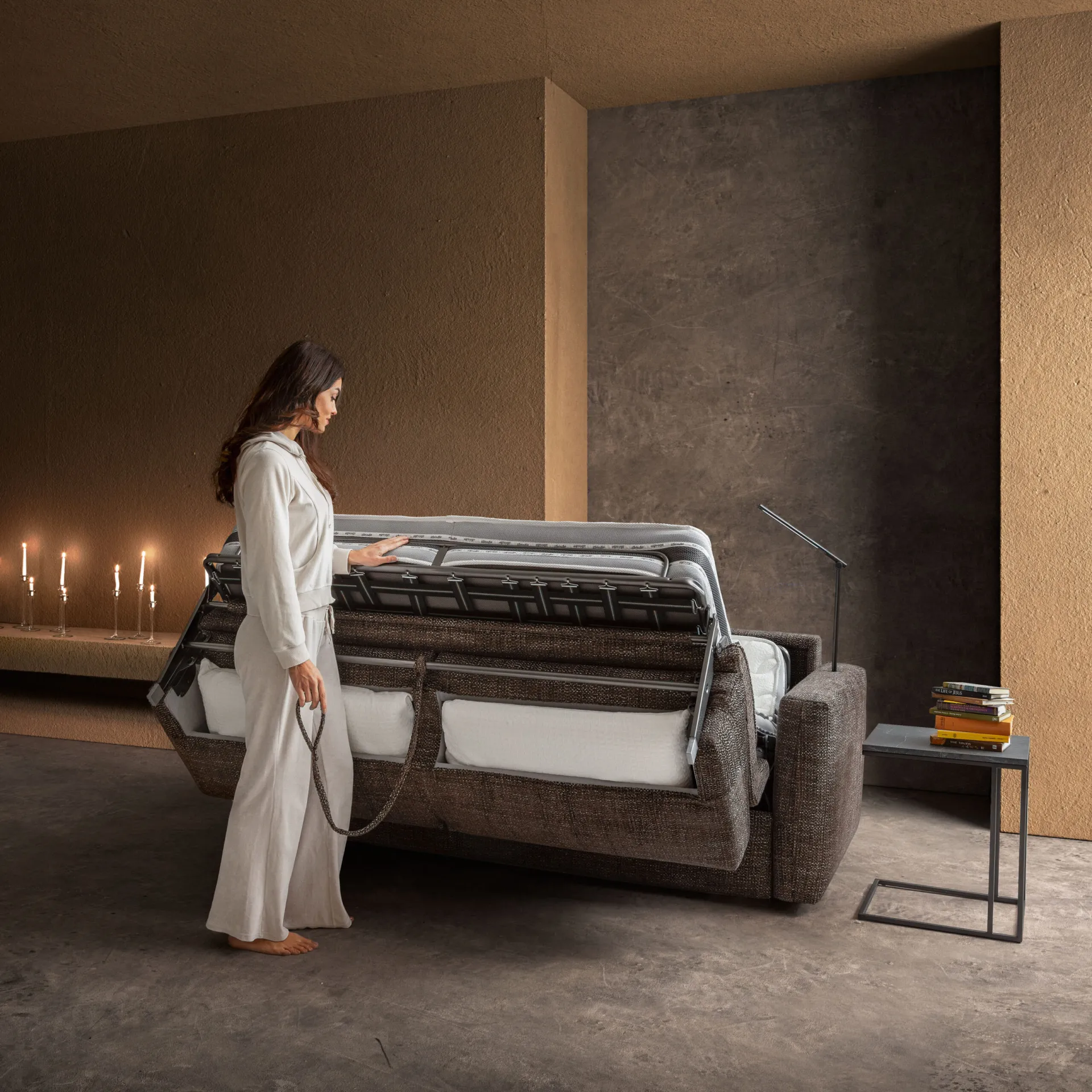 Apertura della rete a ribalta del divano letto Shape Samoa