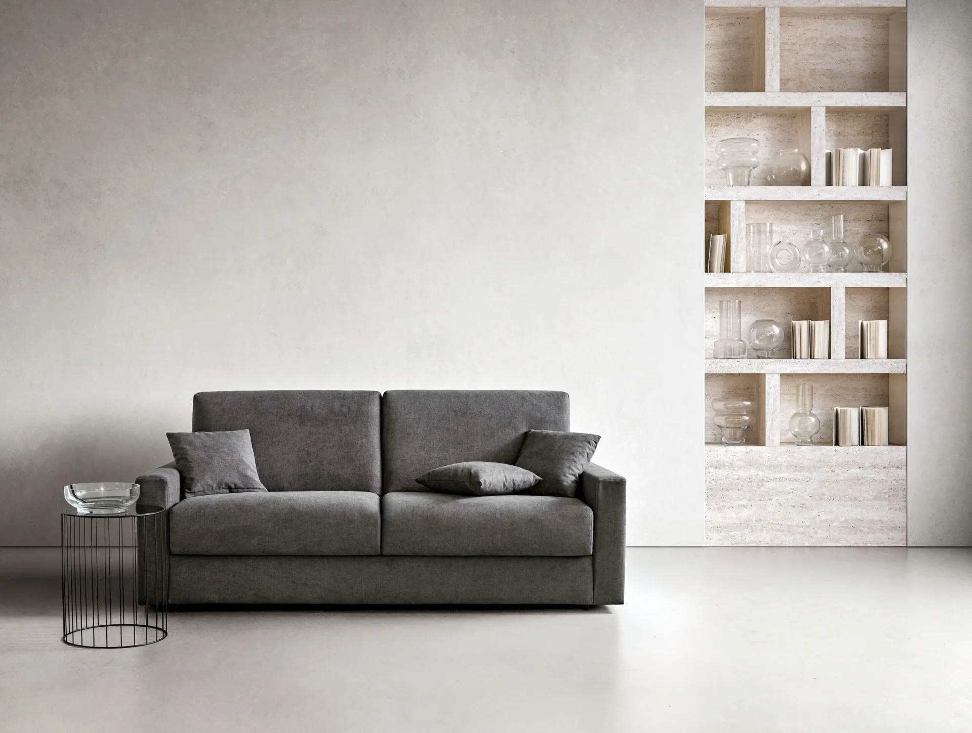 Divano letto Amber Samoa grigio antracite a due posti in un ambiente chiaro