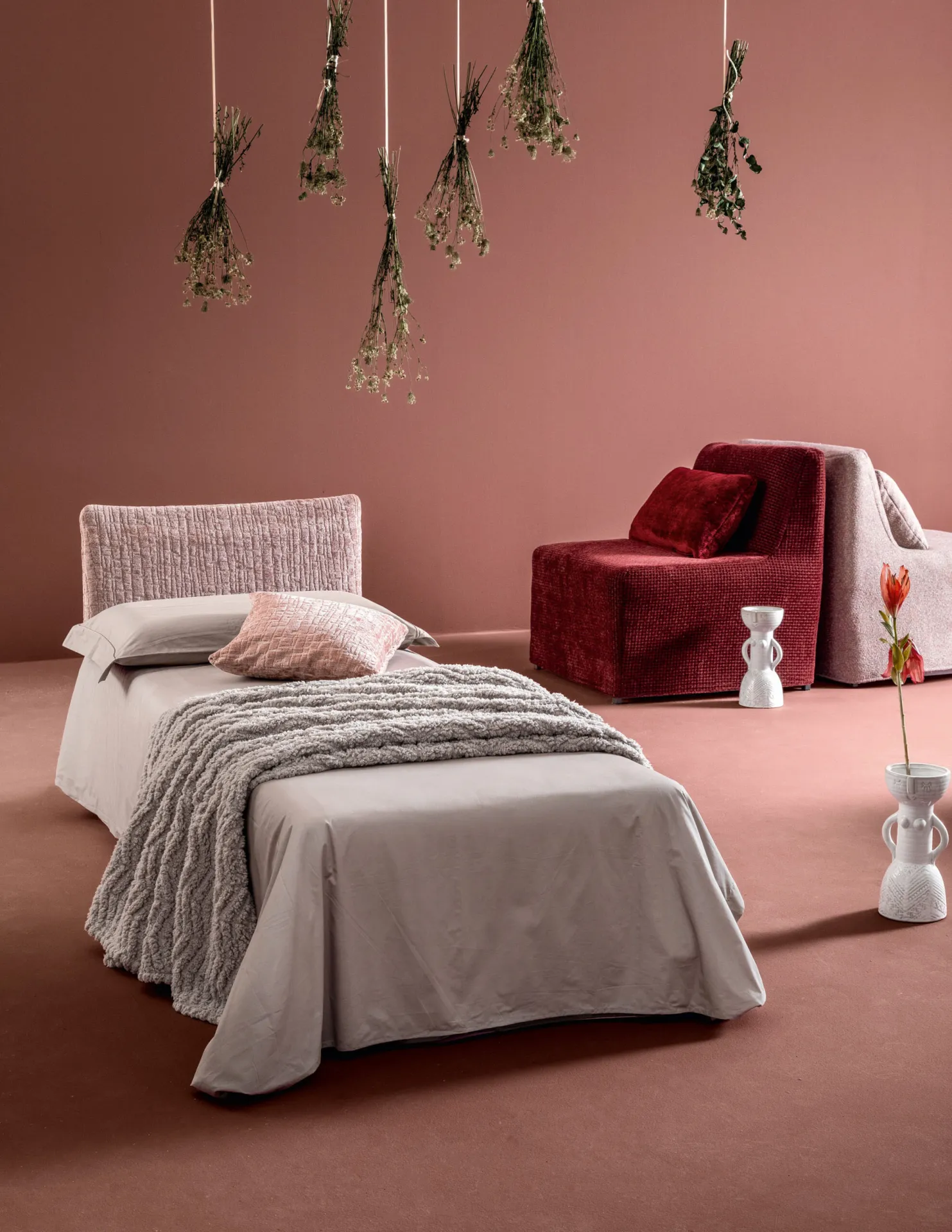 Modulo Nice Samoa trasformato in letto singolo con coperta