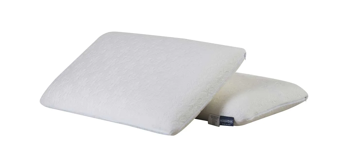 Due guanciali Classico Maxi Magniflex accostati su fondo bianco