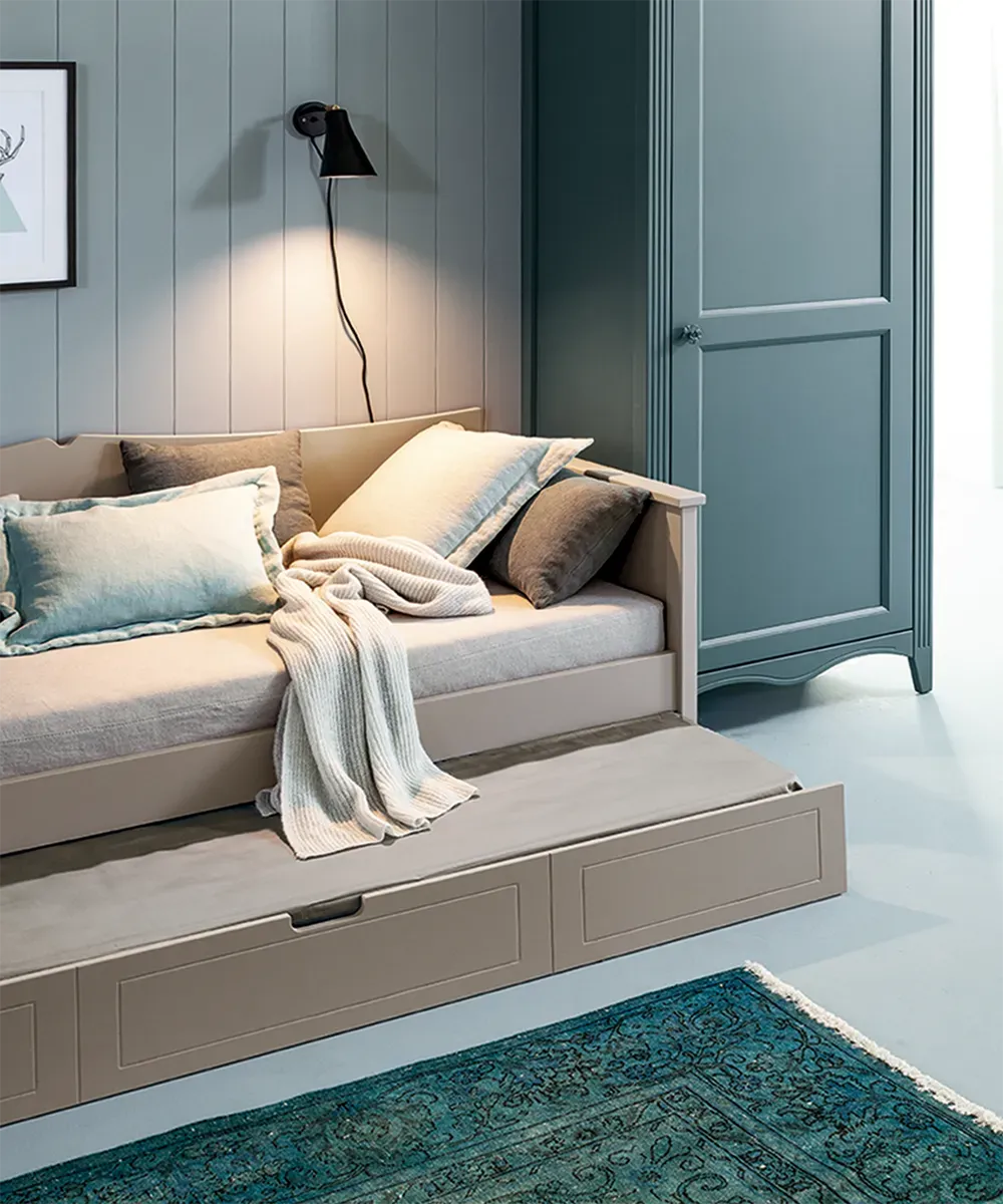 Divano letto Dalia Callesella con secondo letto estratto, cameretta Romantic Dalia