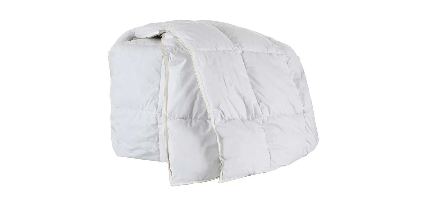 Piumino Top Magniflex bianco ripiegato su fondo bianco