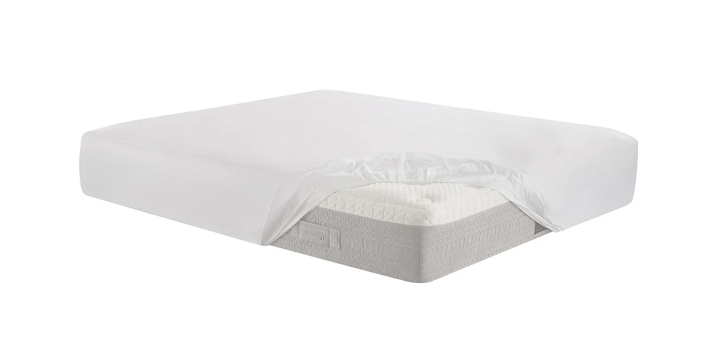 Lenzuolo con angoli 100% Cotone Magniflex bianco su un materasso, con un angolo sollevato