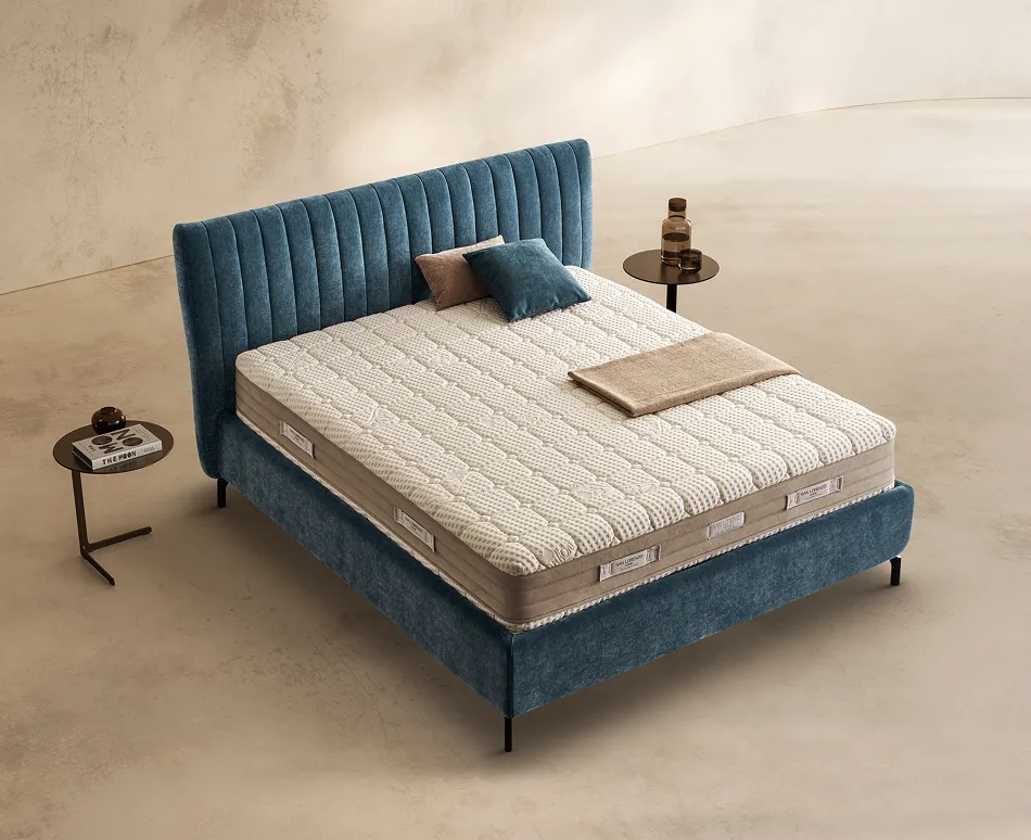 Materasso Medical Form 6.0 San Lorenzo su letto imbottito Goccia in camera dai toni neutri