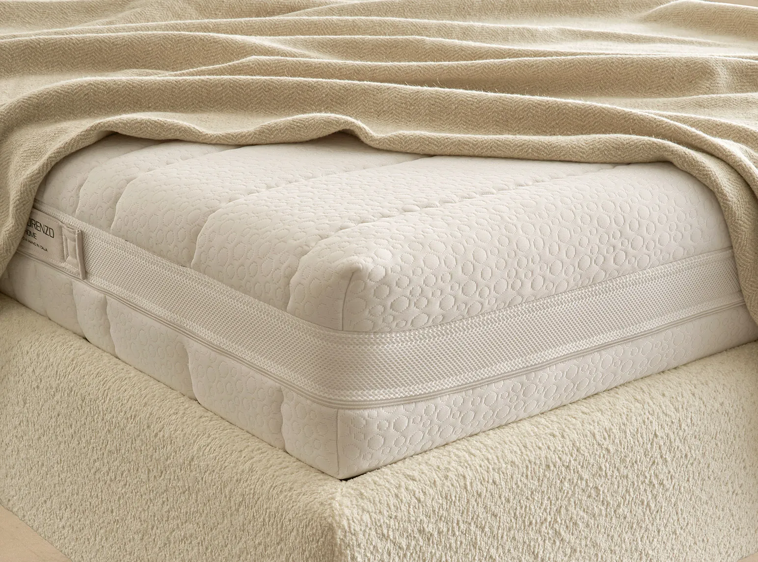 Particolare del materasso Memory Touch Evolution 6.0 San Lorenzo con fascia Air-Space
