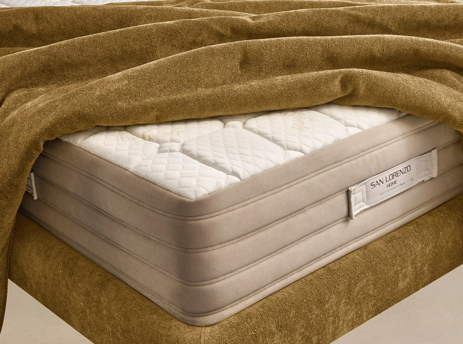 Angolo del materasso Pocket Fresh 6.0 San Lorenzo con plaid ocra