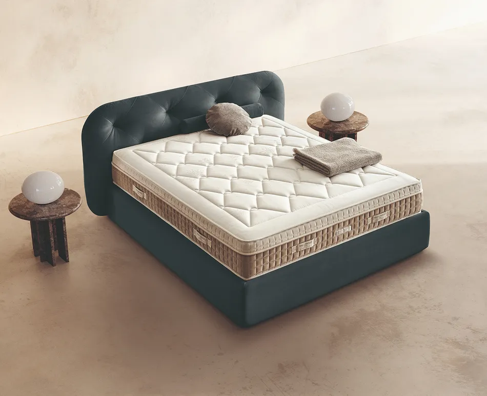 Materasso Relax Rest 6.0 San Lorenzo sul letto Riflesso con testiera capitonné