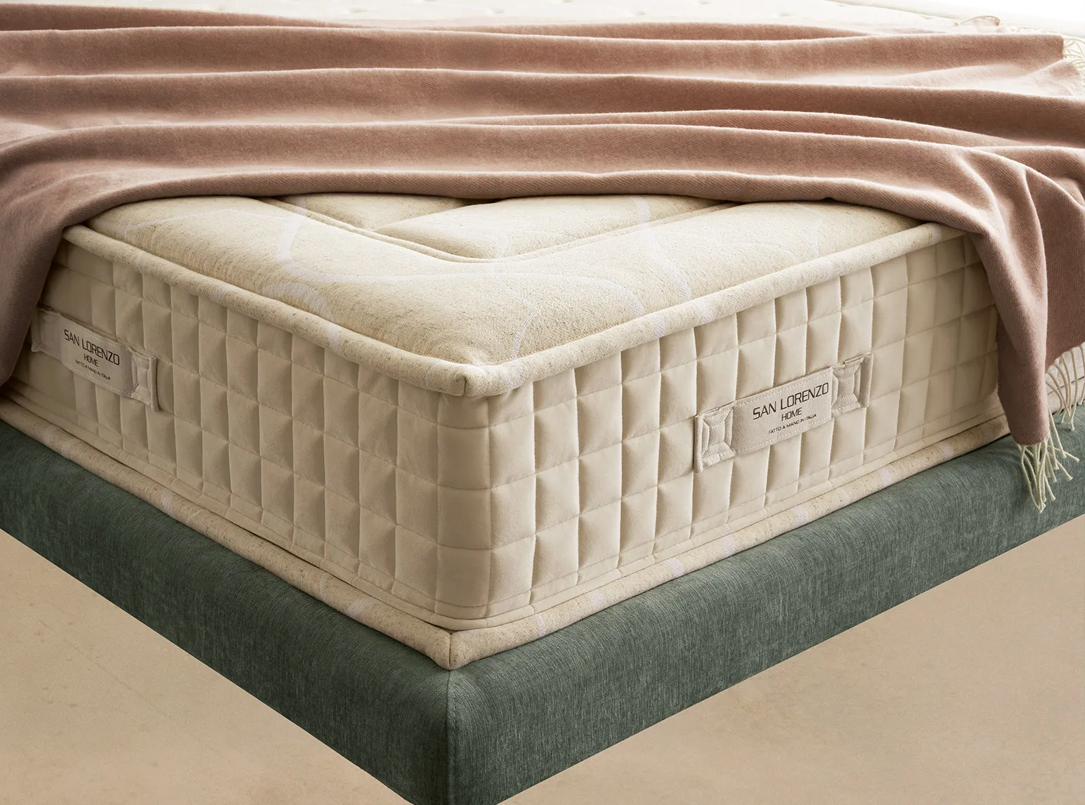Particolare del materasso Soft Land 6.0 San Lorenzo con tessuto in fibre naturali