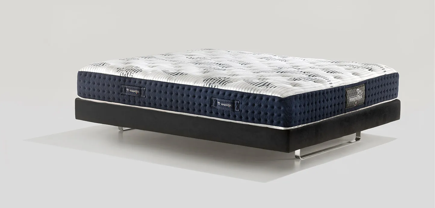 Materasso MagniCool 10 Soft Magniflex di tre quarti con fascia blu trapuntata