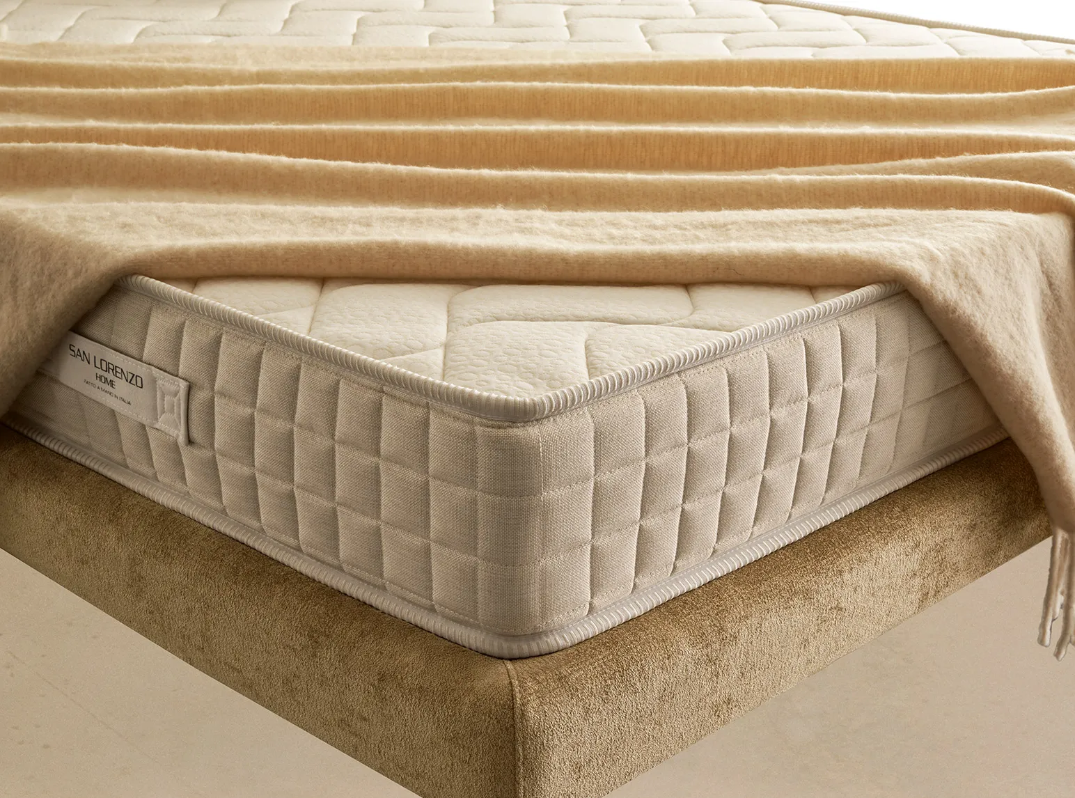 Angolo del materasso Relax 6.0 San Lorenzo con fascia laterale e maniglie