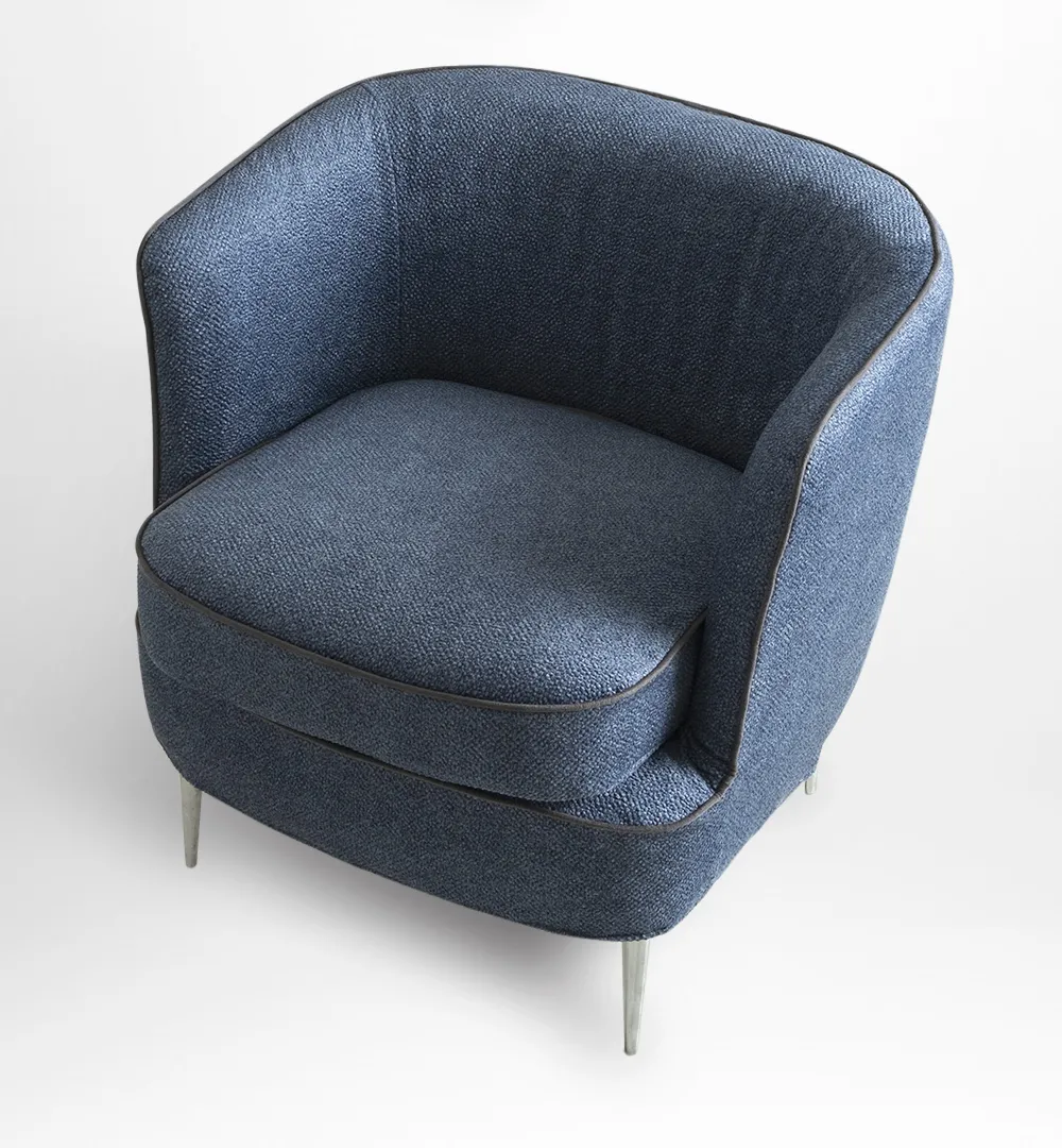 Poltroncina Zeno Aerre Divani blu con piedi metallici, vista laterale