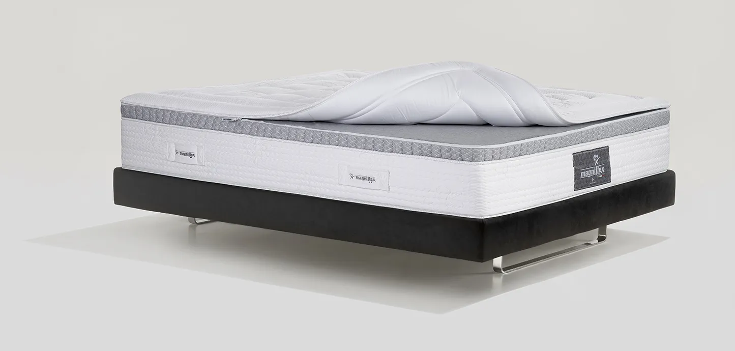 Materasso Audace Armonia Memoform Dual 12 Magniflex con la fodera del topper aperta