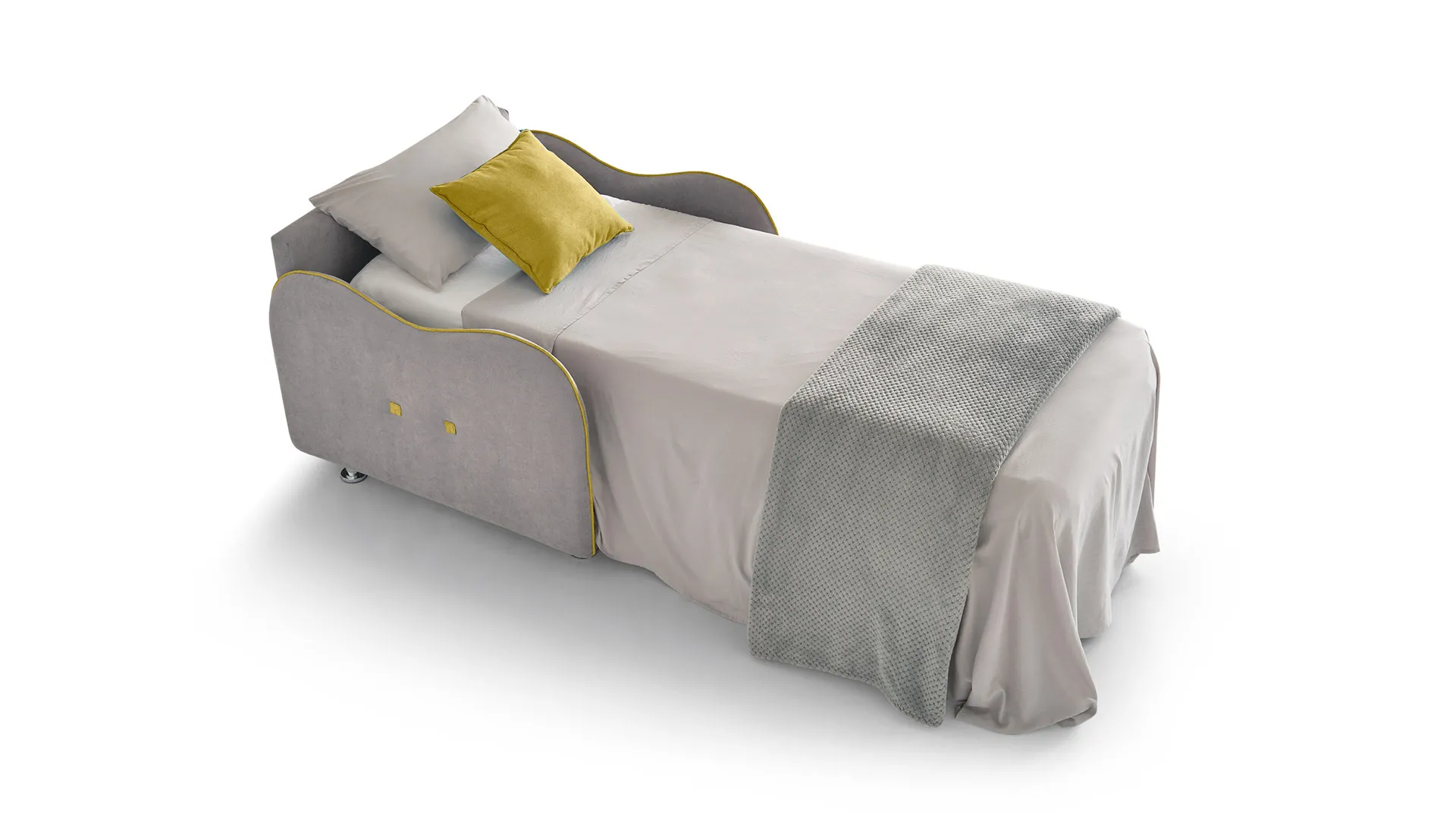 Poltrona letto Titti Basic Aerre Divani aperta con plaid grigio e cuscino giallo