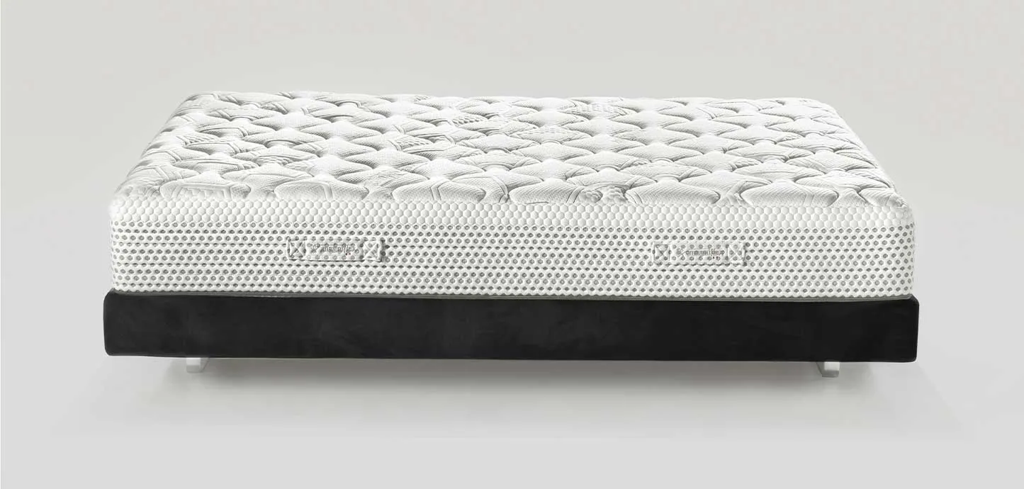 Materasso Massaggio Deluxe Magniflex visto dal lato lungo su base letto nera