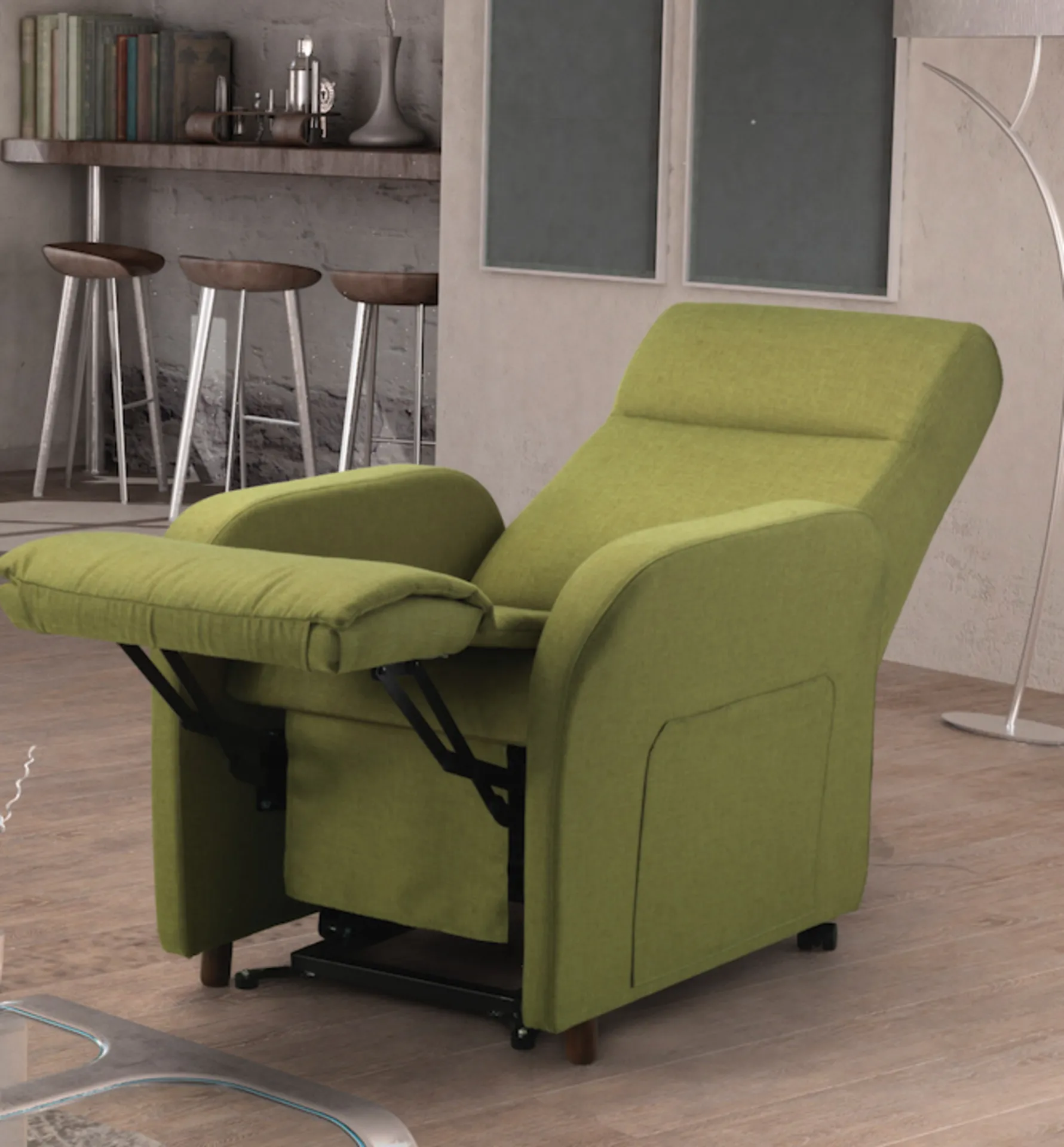Poltrona alzapersona Sole Brima Italia verde aperta in un ambiente con sgabelli
