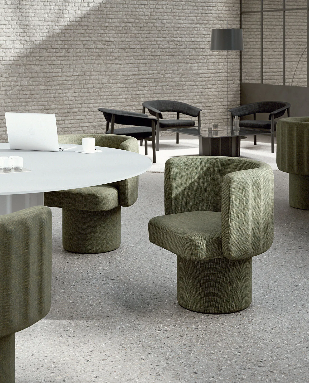 Poltroncine Sabree Frezza verdi attorno a un tavolo in un open space