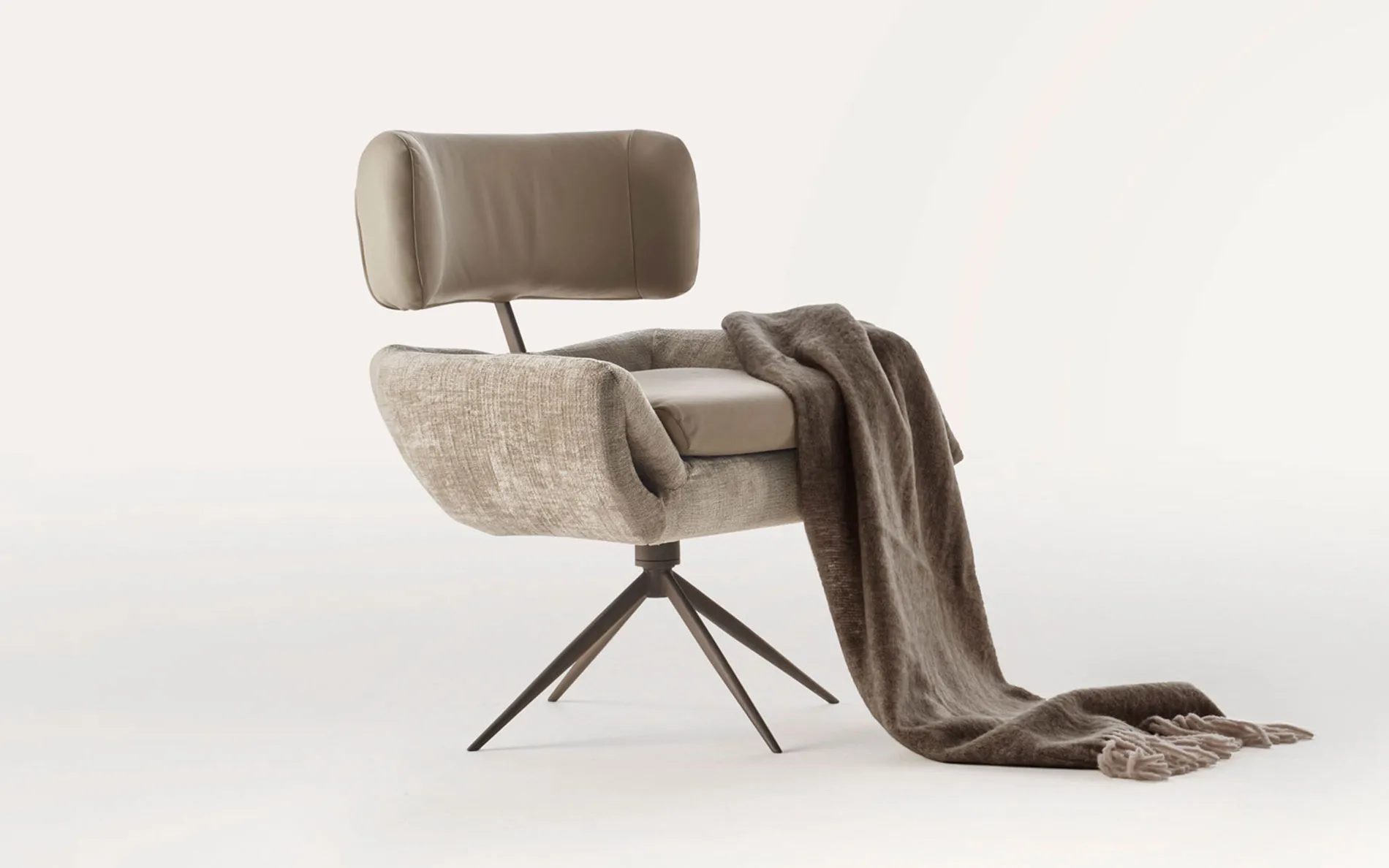 Poltrona Sofia Rosini tortora su base a razze con plaid