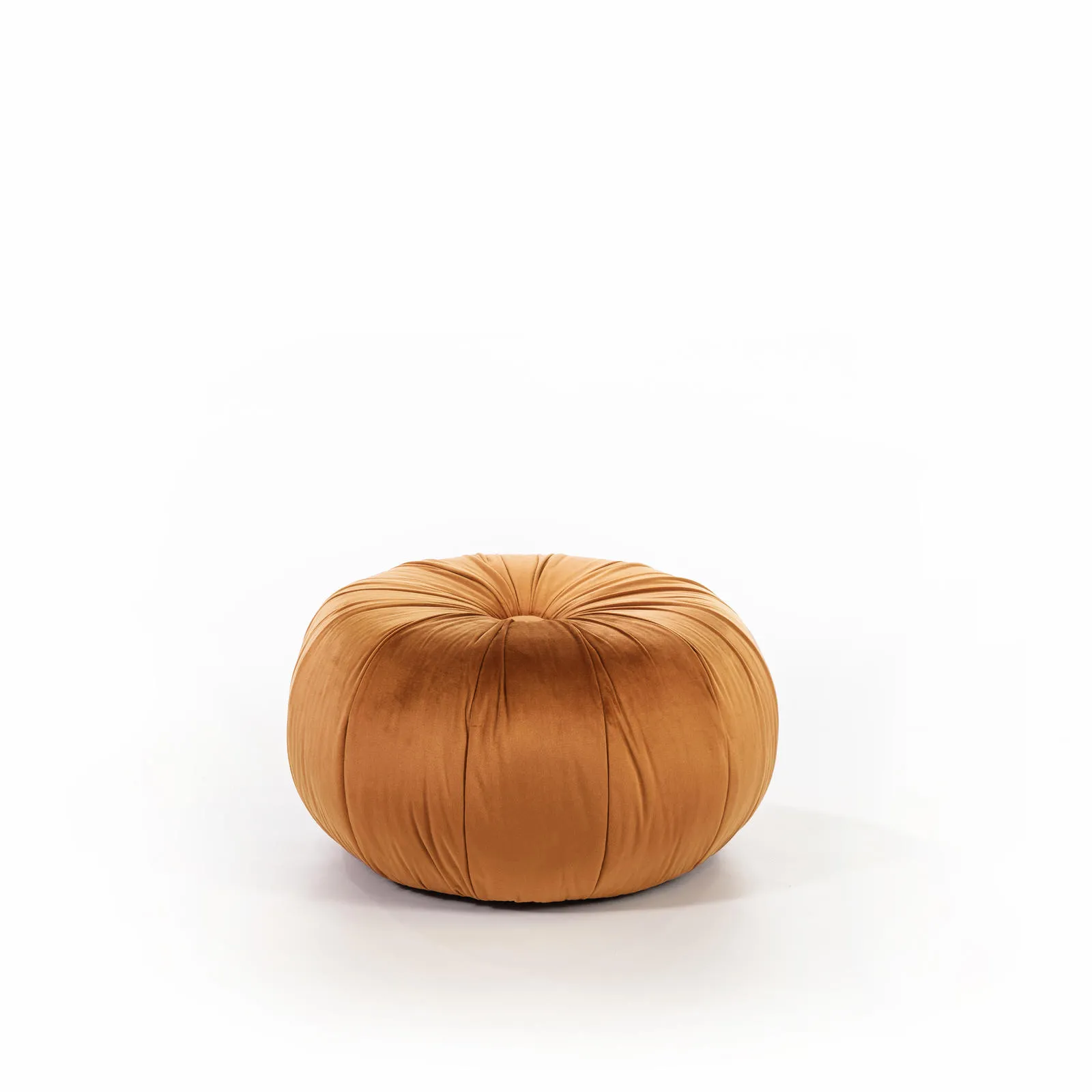 Pouf tondo Kaia Stones in velluto arancione su fondo bianco